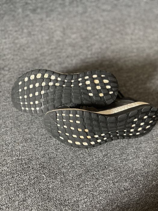 Czarne buty do biegania adidas pure boost endless energy