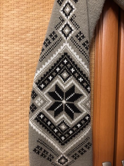 Вʼязаний кардиган з вишивкою