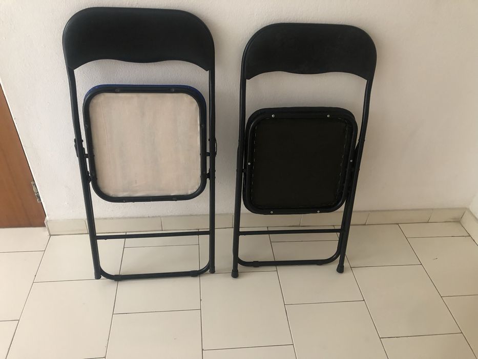 Cadeiras dobráveis em  bom estado.