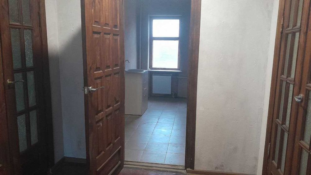 Продам дом в Житомире  ( 270 м² | 10 соток | Сад , огород | 2 гаража )