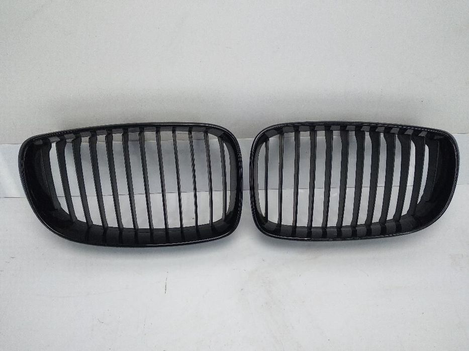 GRILL ATRAPA NERKA BMW 1 E87 Seria 1 E87 E81 E82  połysk