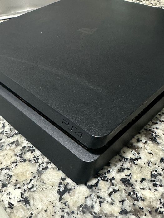 PlayStation 4 Slim — consola apenas (sem comando/cabos)