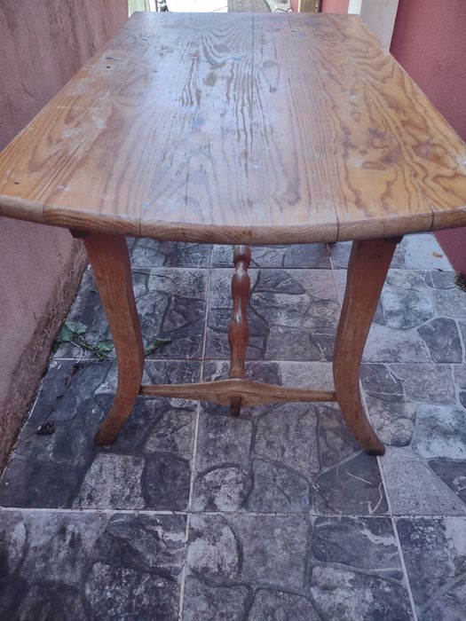 Mesa de madeira maciça