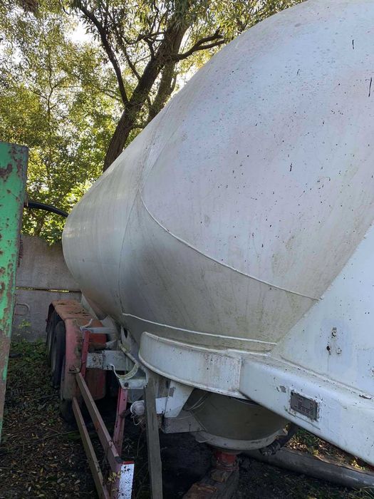 Напівпричіп цистерна цементовоз