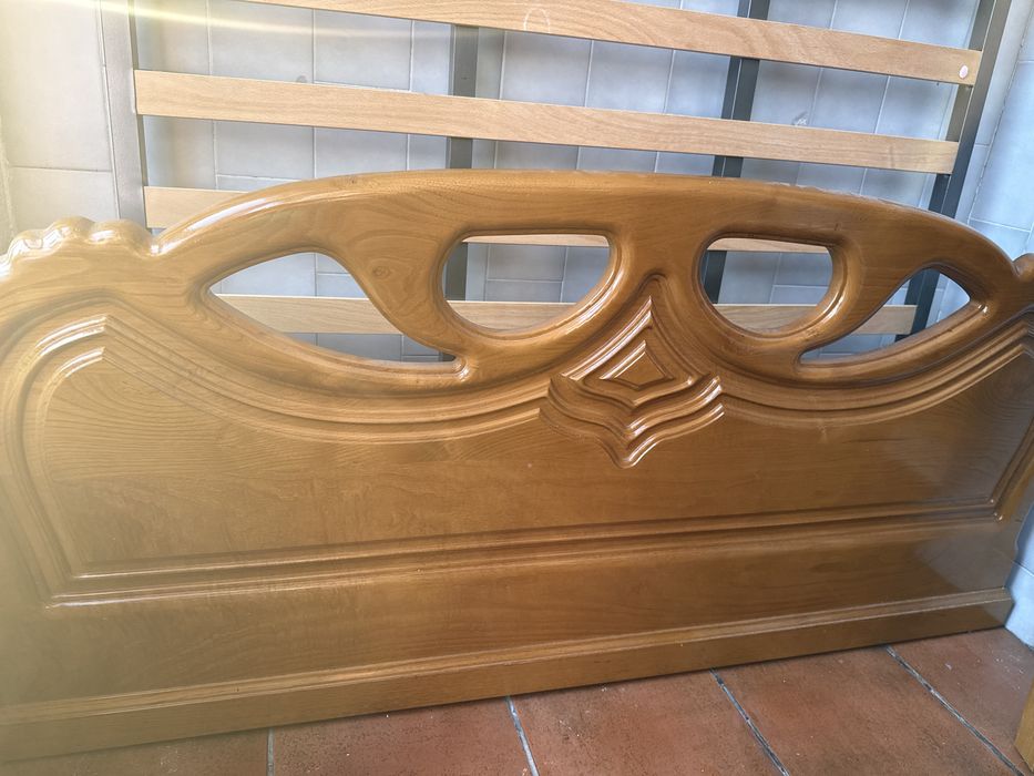 Cama de madera nueva