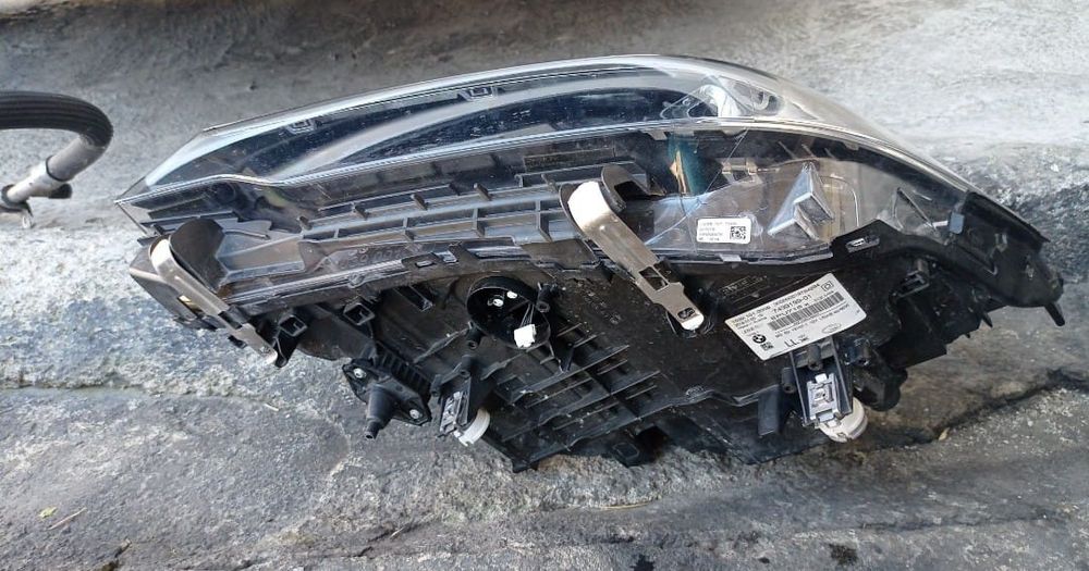 Farol xenon direto BMW serie 5, 2020