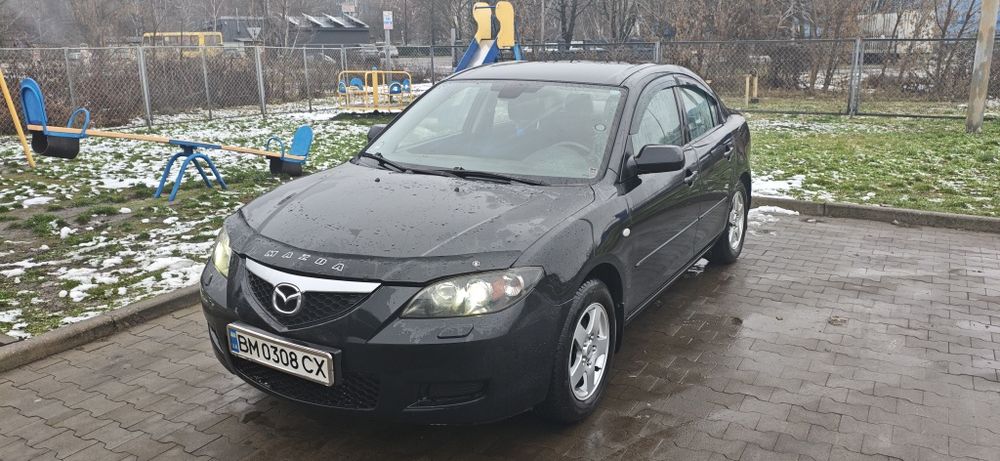 Мазда 3 седан чорний