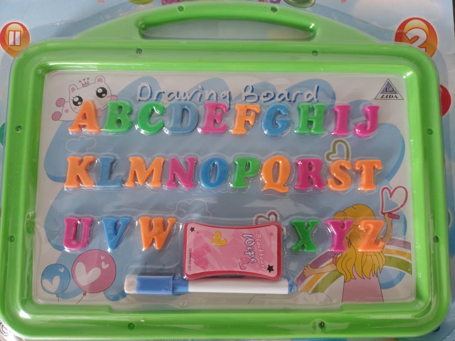 Tablica magnetyczna z literami