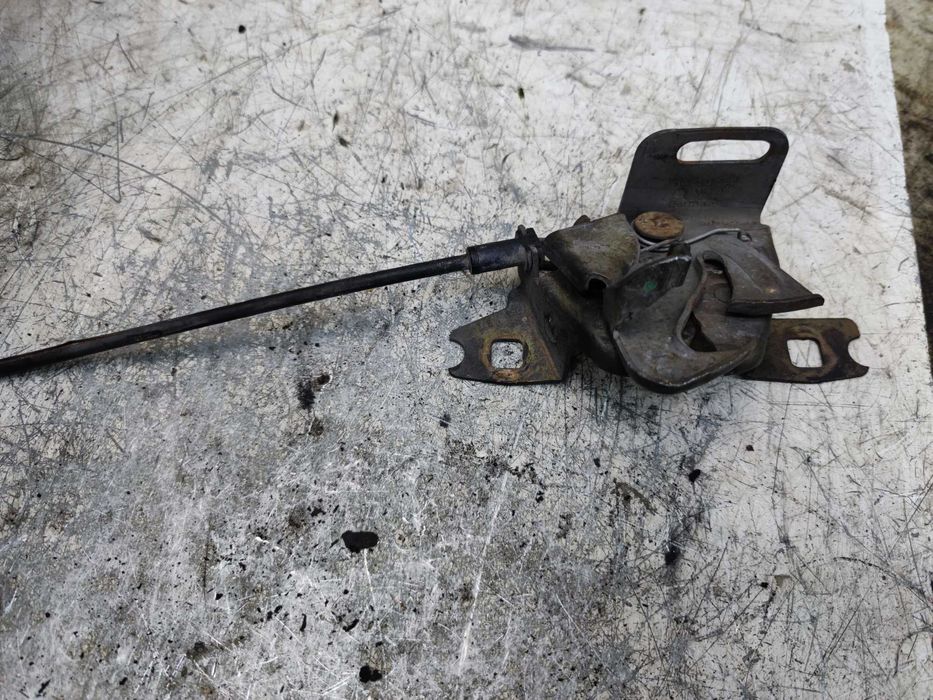 VW Golf III 3 Zamek Maski Pokrywy Silnika