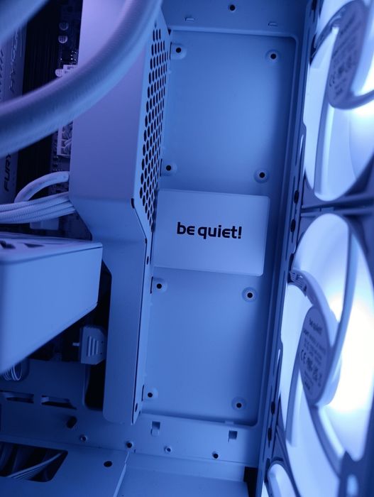 Komputer Gamingowy White Ryzen 7 7700 RTX 5060 32GB RAM DDR5