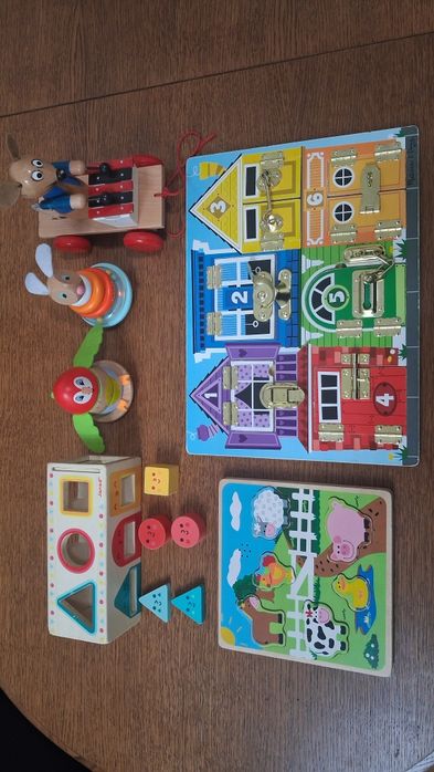 Zestaw drewnianych zabawek edukacyjnych sorter Janod, kiwaczki, tablica motoryczna Melissa & Doug