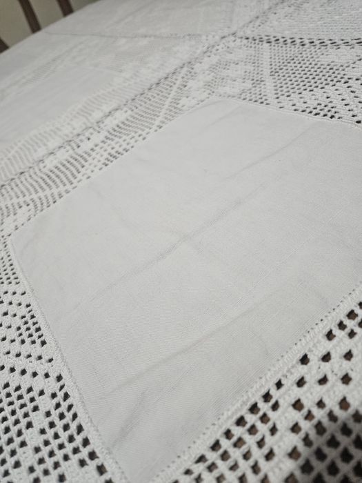 Toalha de mesa de linho e renda