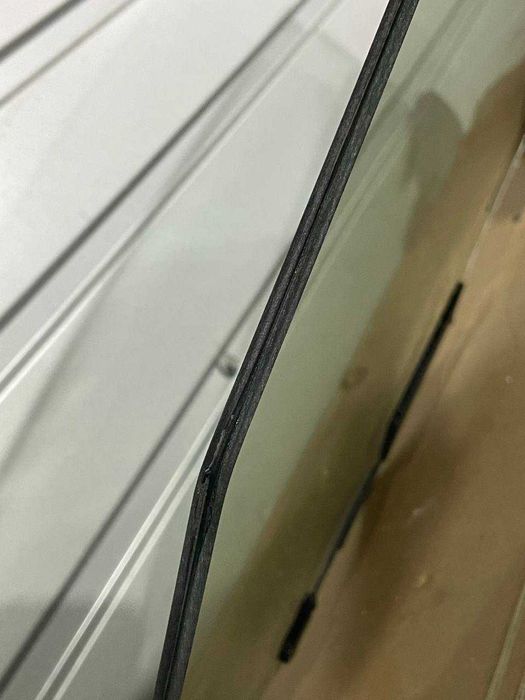 скло переднє ліве тесла Y tesla model Y