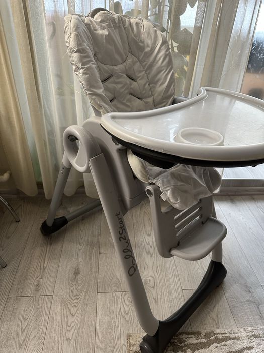 Дитячий стільчик для годування Chicco Polly з посудом