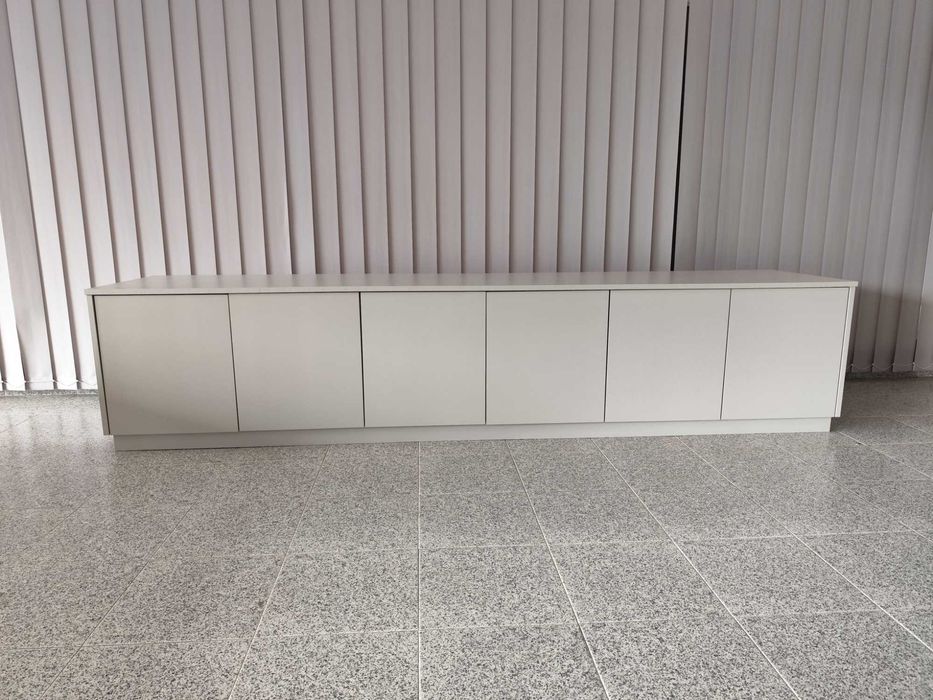 Conjunto de dois móveis de escritório ou sala