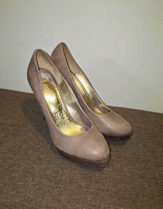 Buty na obcasie rozm. 39