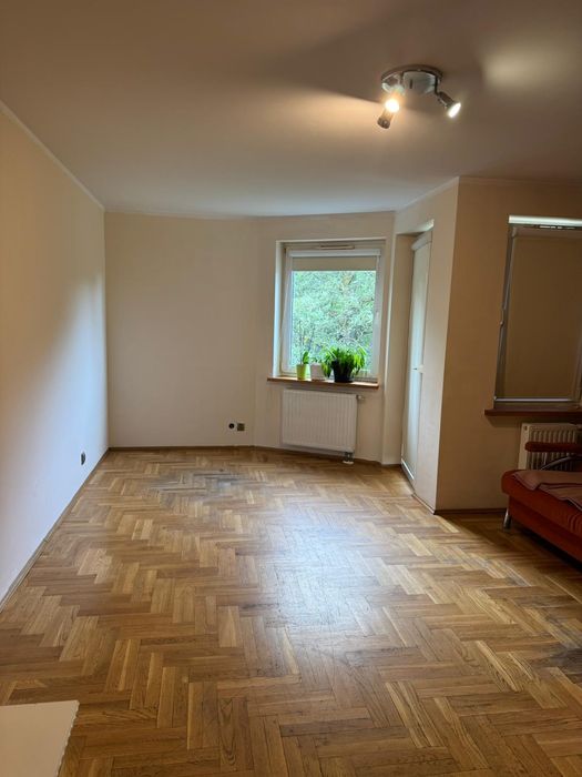 Kawalerka z miejscem parkingowym i komórką lokatorską