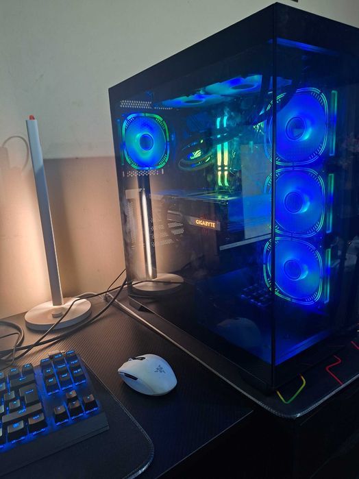 PC Gaming  com gráfica RTX 4070,  em excelente estado, pronto a jogar.