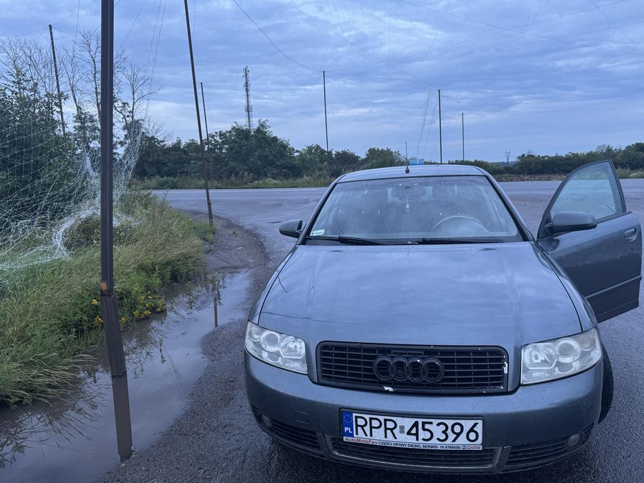 AUDI A4B6 2003.седан