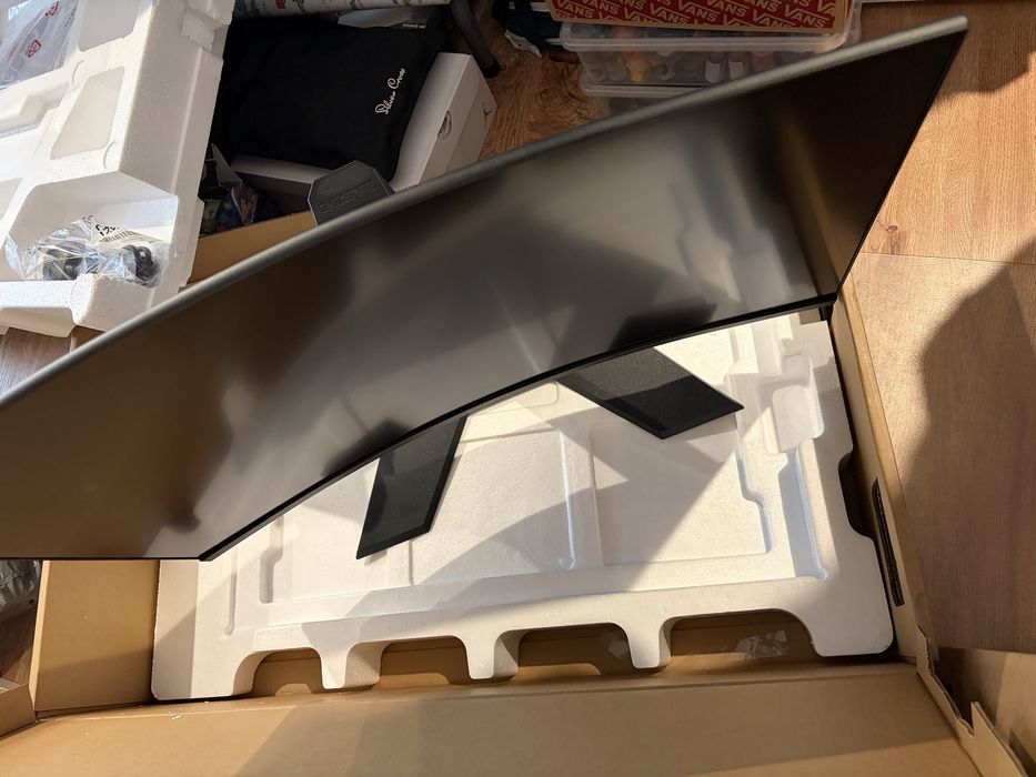 Monitor Gigabyte M32UC