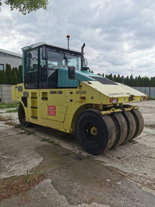 Walec drogowy guma  Ammann AP240