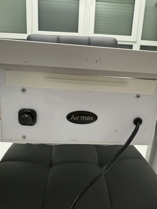 Манікюрний стіл з витяжкою Air Max