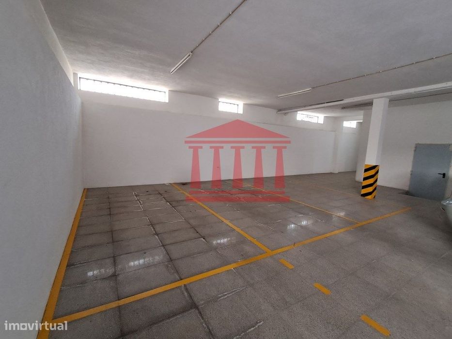 Garagem / Armazém - Barcelos