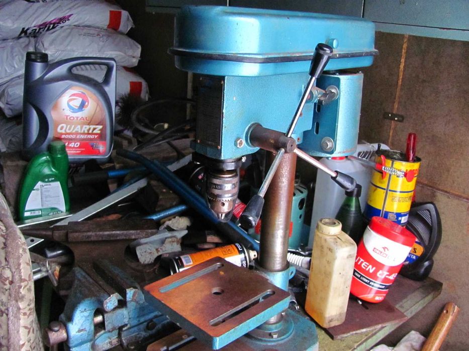 Sprzedam - Starodawna używana wiertarka stołowa zasilanie na 230V