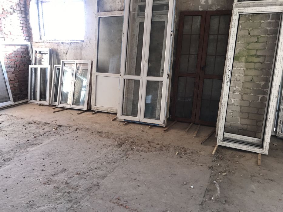 Продам металопластикові вікна та двері б/у.