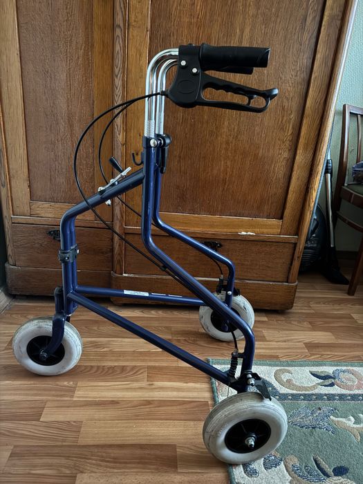 Продаю ходунки- роллеры , для инвалидов и пожилых людей