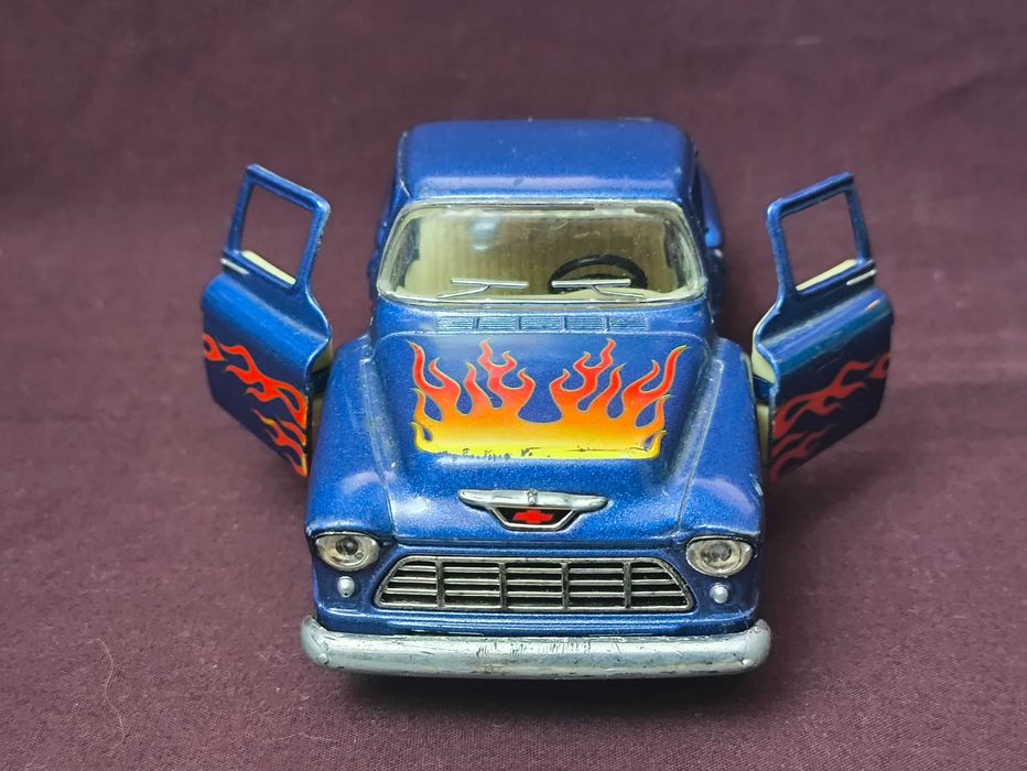 Машинка инерционная Chevy Stepside Pick-Up 1:32 Kinsmart