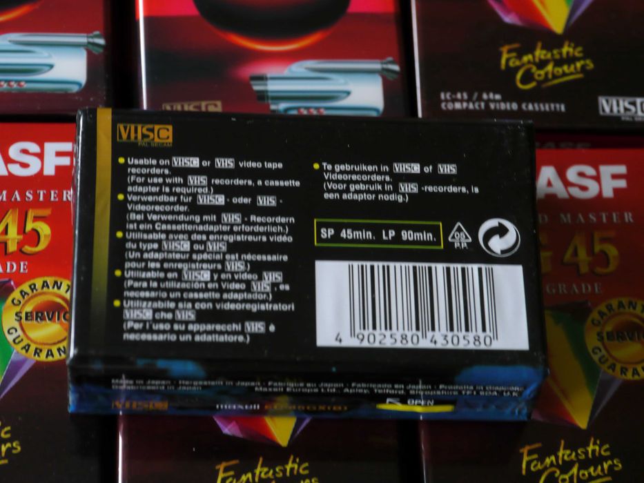 Komplet 26-ciu kaset VHS-C do kamer analogowych