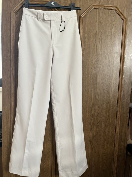 Штани прямого крою з високою посадкою від stradivarius 34 розмір