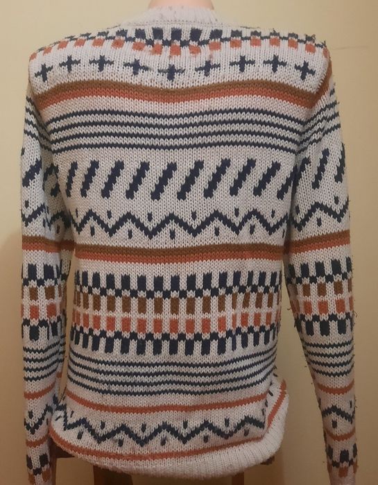 Белый свитер женский