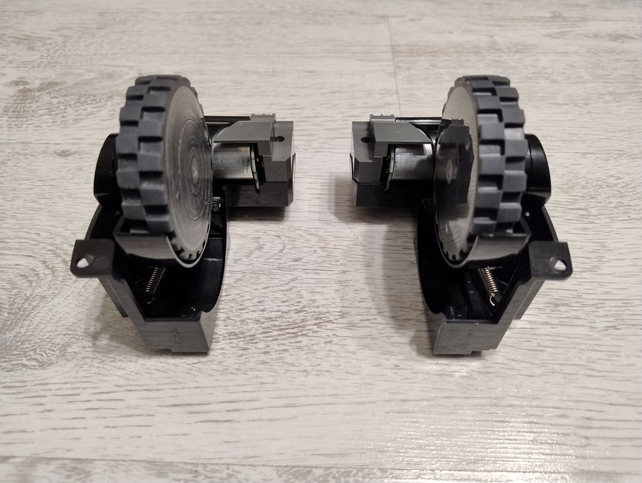 Zestaw Kół Lewe ,L' + Prawe ,R'  Irobot Roomba e5 e6 i3 i5 i7 i8 j5 j7