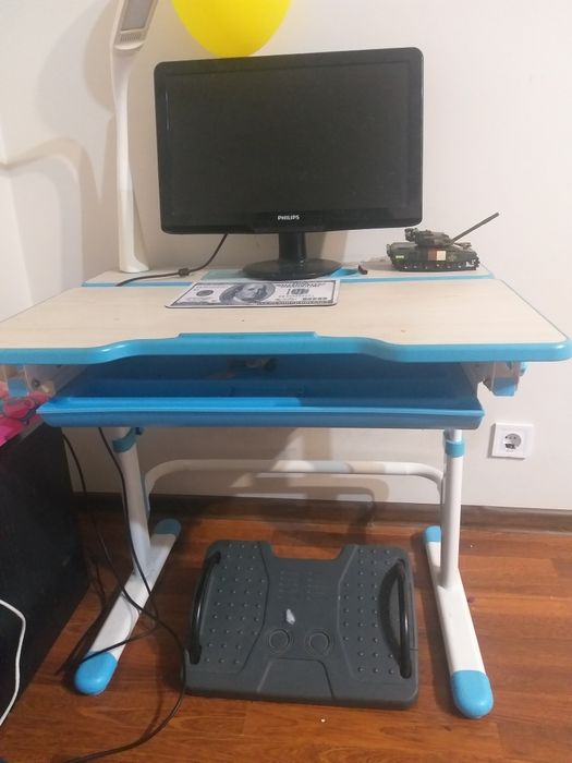Парта, стілець,, підставка для ніг, LED лампа