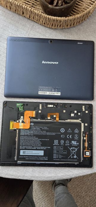 Tablet Lenovo TAB 2. Na części.