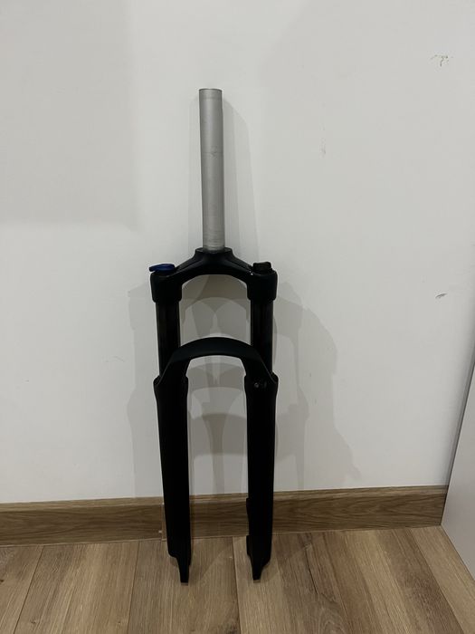 Продам вилку sr suntour  x1 coil RLR