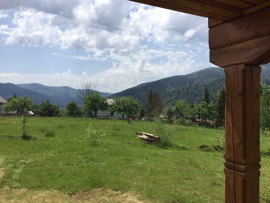 Дерев’яний будинок з панорамним видом на гори | автономне живлення