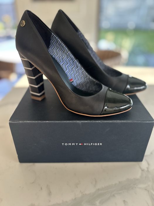 Czułenka szpilki na korurnie 38 Tommy Hilfiger skora