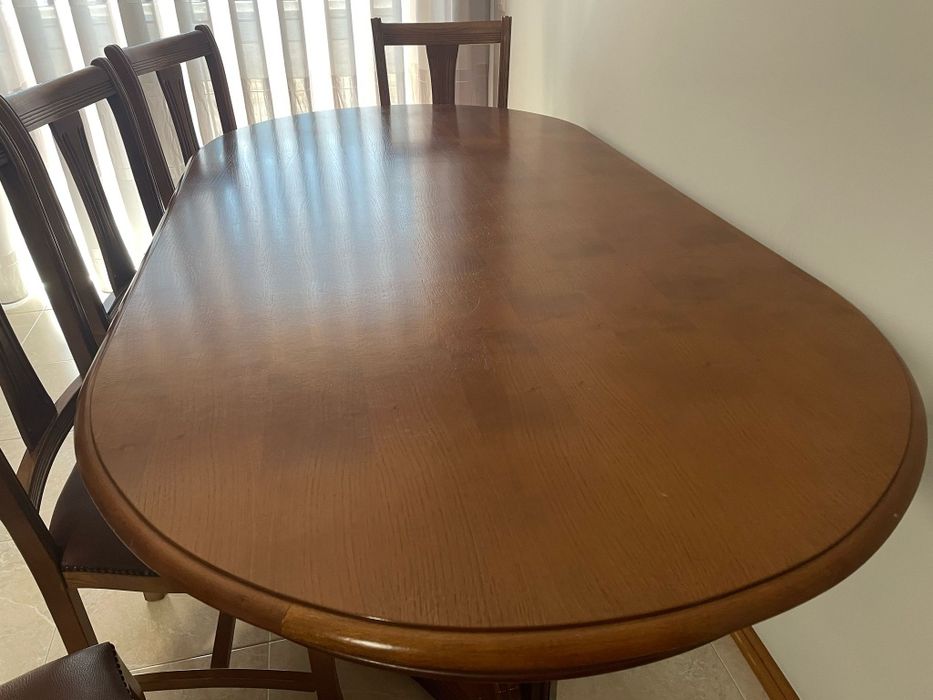 Solid Wood Dining Table with 6 Chairs - Excellent Condition!64553181565058123
