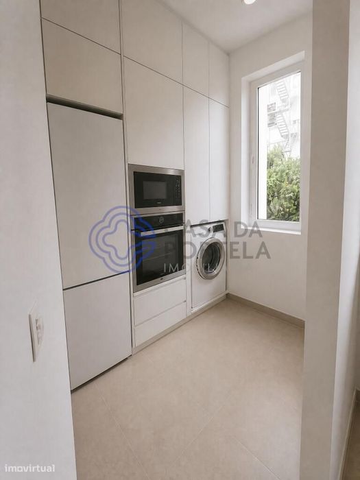Apartamento T3 novo remodelado com logradouro de 15 m2 em prédio total