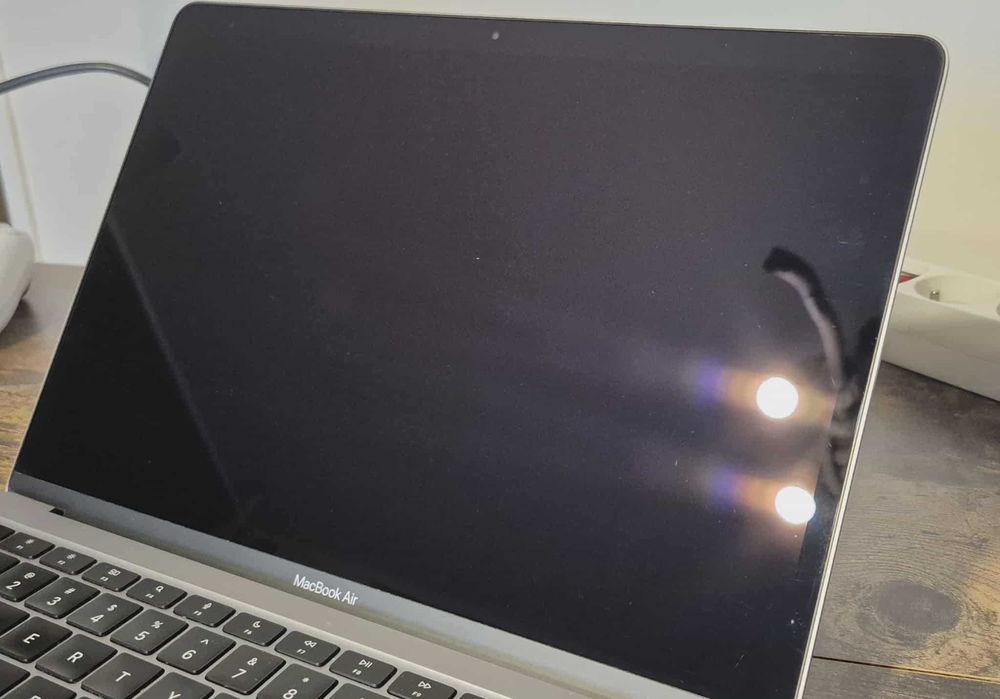 Macbook Air a2337  258GB / 8