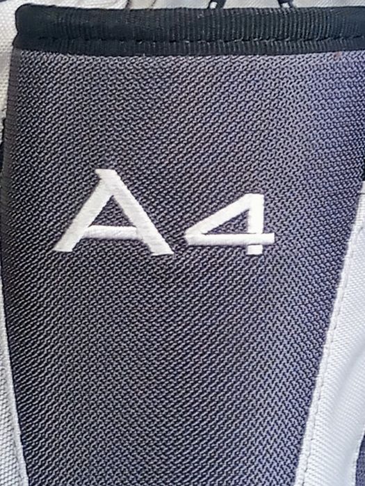 Oryginalna nerka AUDI A4 saszetka na pas z miejscem na butelkę bidon