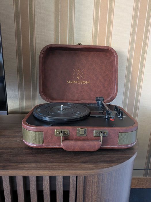 Gira-discos portátil Swingson On Stage BT – mala vintage castanha