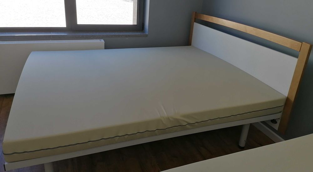 Cama de casal com colchão