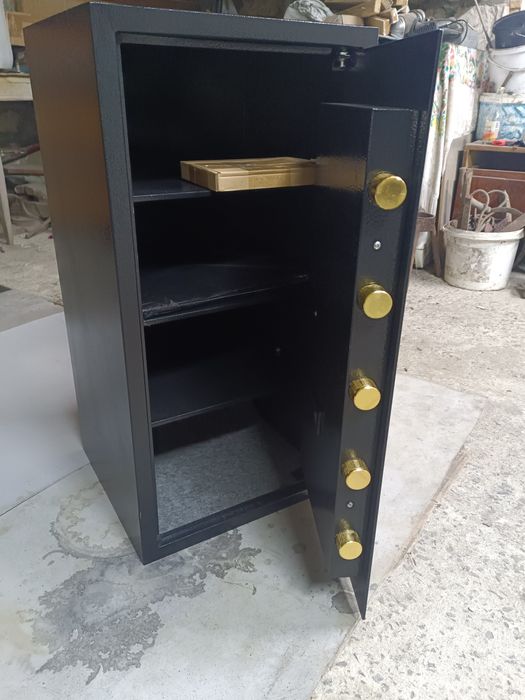 Сейф з ключом та  електричним паролем