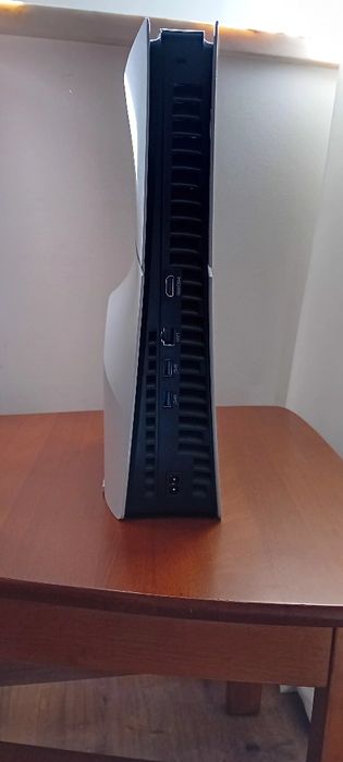 Play station 5 basicamente nova.