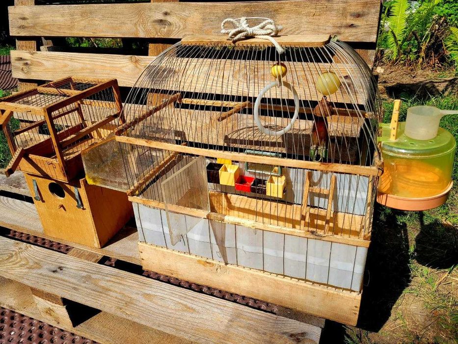 Клітка та переноска для птахів зі сворешнею, годівницями та поїлками