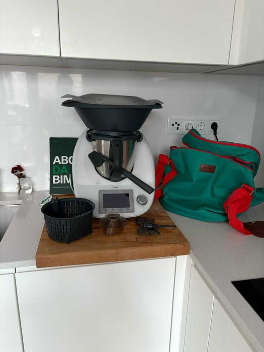 Bimby TM5 com saco, cookido e acessórios.